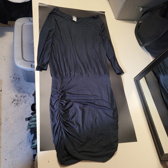 Venus 3/4 Sleeve Dress - Picture 2 of 8